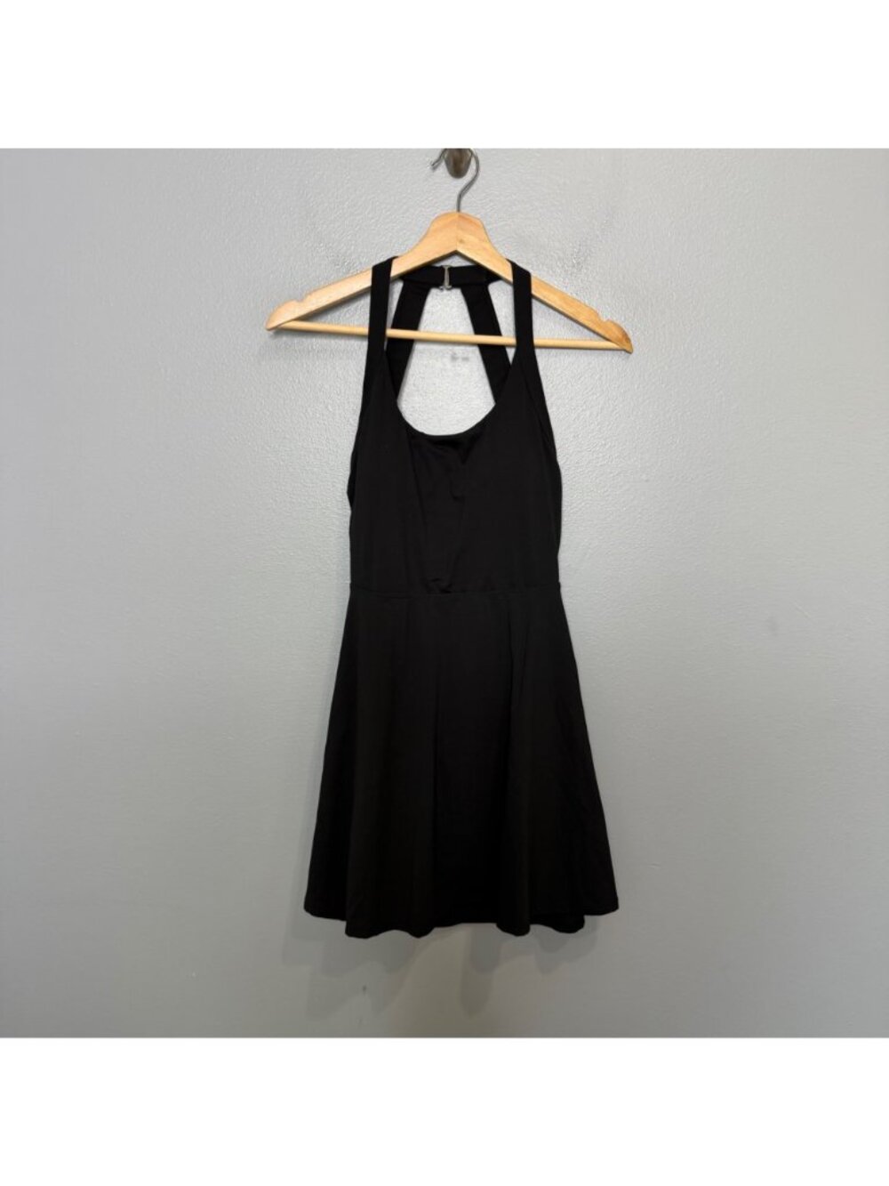 HALARA SoftlyZero Airy Backless Twisted Active Dress in black size S - Picture 3 of 11